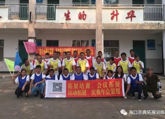 ���߽�У԰·���������ͬѧ�顱�ٸ�������һ2��ͬѧ��